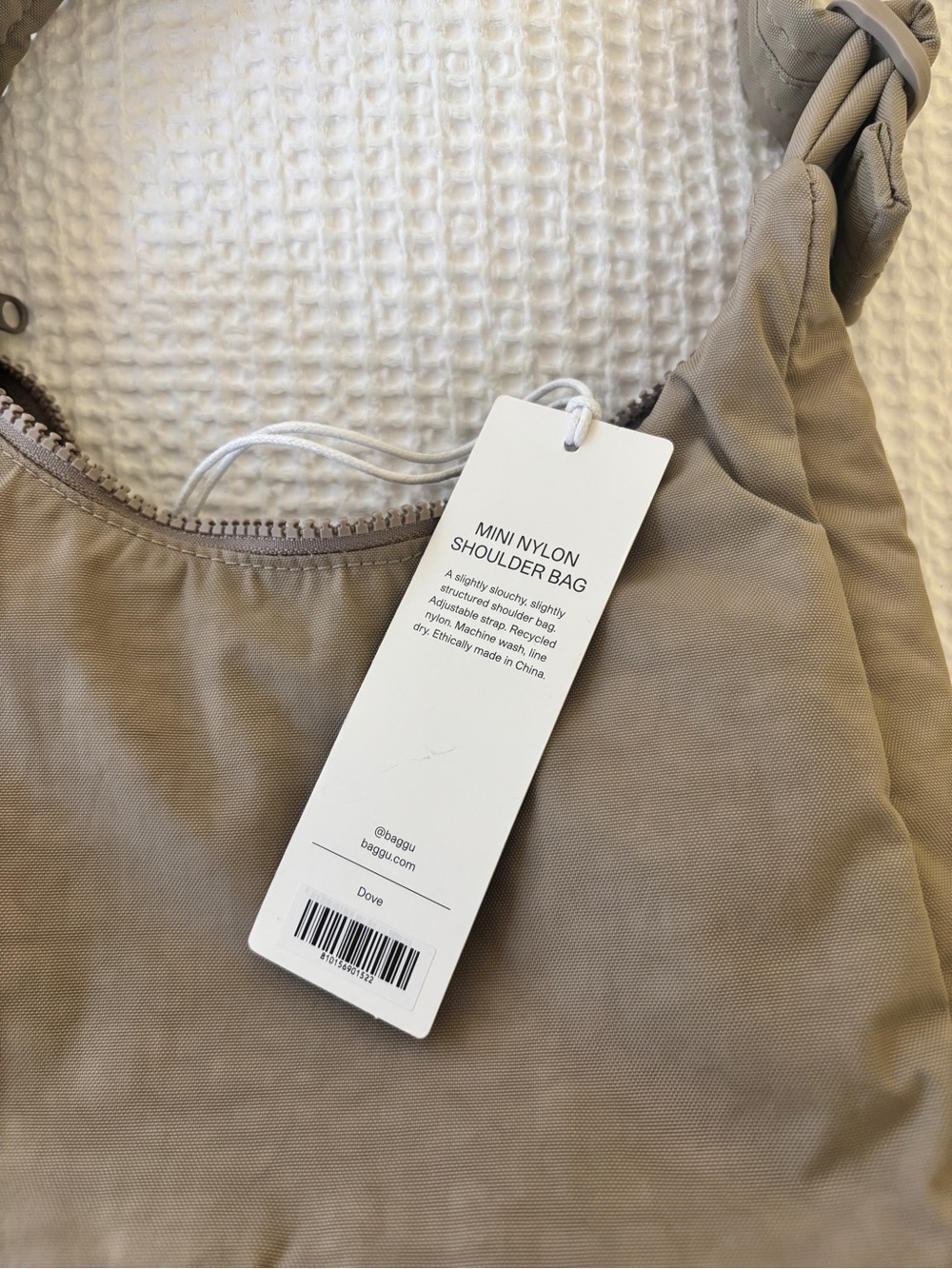 Baggu Mini Nylon Shoulder Bag - Picture 5 of 5